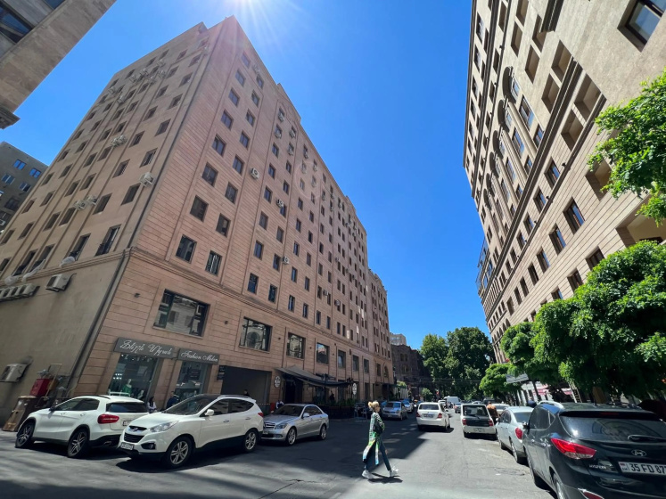 Amiryan street, 1 bedroom LUXE, NEW Eurorenovated apartment AM442 — забронировать отель в Ереван