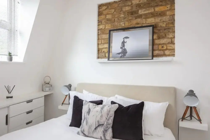 Stylish 1 Bedroom Apartment Near Northcote Road — отель с удобствами в Лондоне