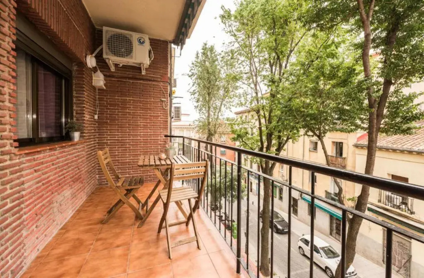 Apartamentos El Rastro — забронировать отель в Мадриде