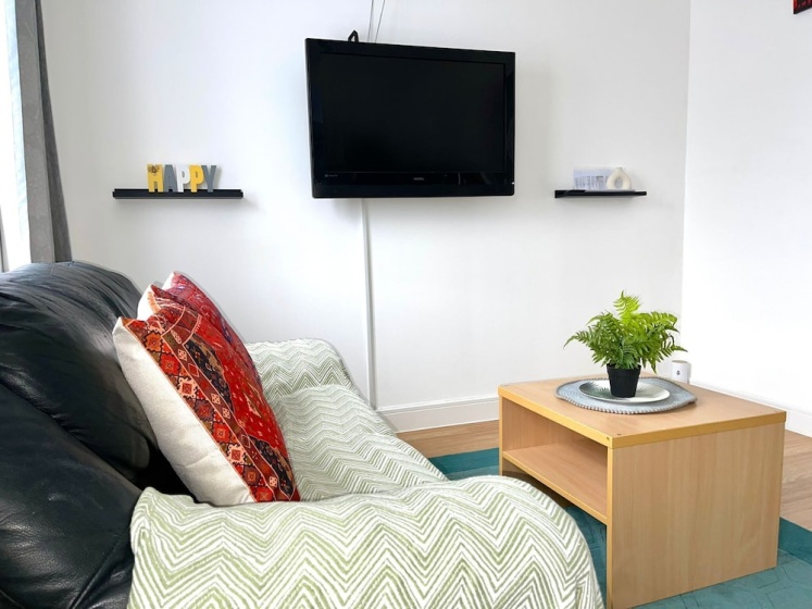 Apartment - Sleeps 2 - Parking - Station Close — забронировать отель в Лондоне