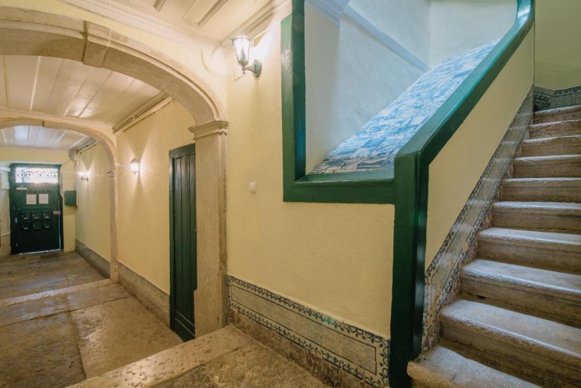 Camoes Deluxe Bairro Alto — комфортный отель в Лиссабоне