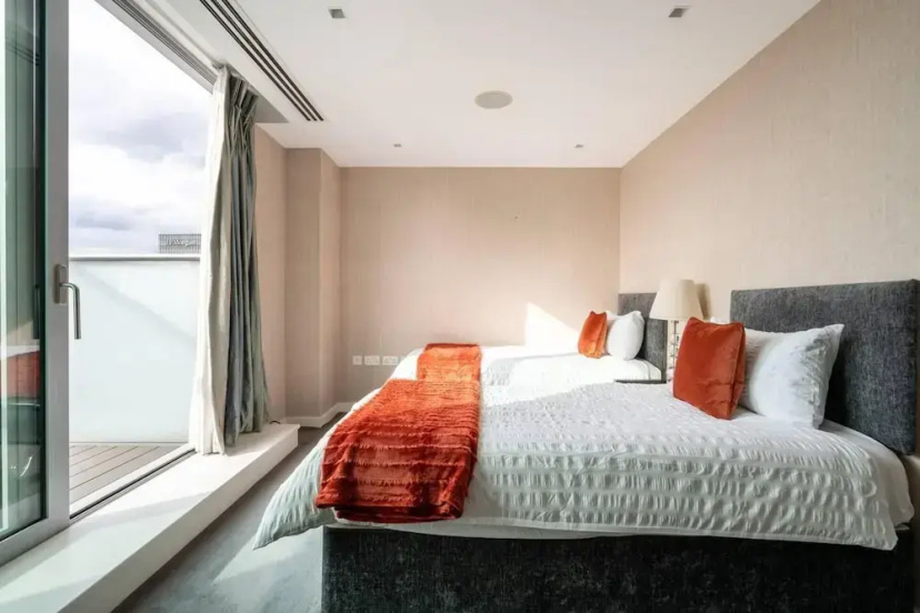 4 Bed Penthouse - Sleeps 10 - Parking - Smoking — отель в Лондоне, Соединенное Королевство