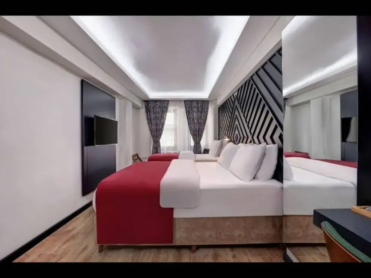 Room in Guest Room - Luxury Triple Room in Istanbul — комфортный отель в Стамбуле