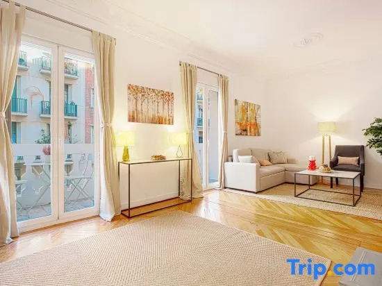Unique Apartment in Most Exclusively Area. Chamberi — комфортный отель в Мадриде