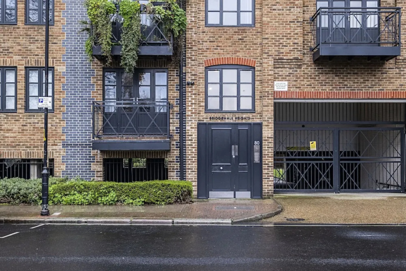 Цены на Bridgwalk Apartment в Лондоне