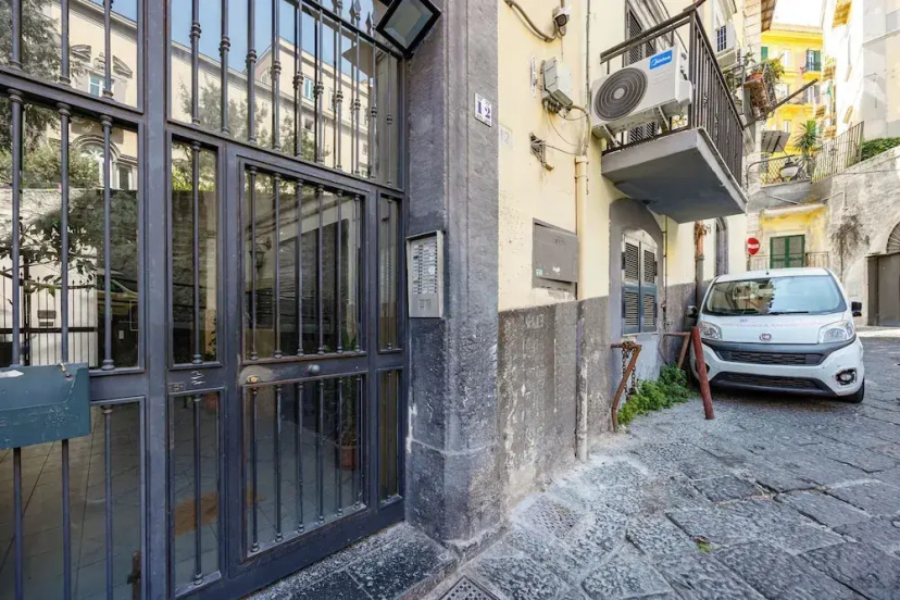 Napoli Bellavista Apartment — отель с удобным расположением в Неаполе