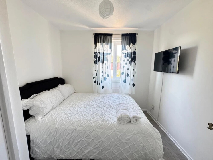 Charming London Apartment Retreat — отель с удобным расположением в Лондоне