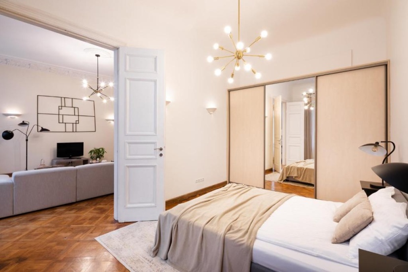 Old Riga Modern and Spacious 2 bedroom Apartment — отель с удобствами в риге