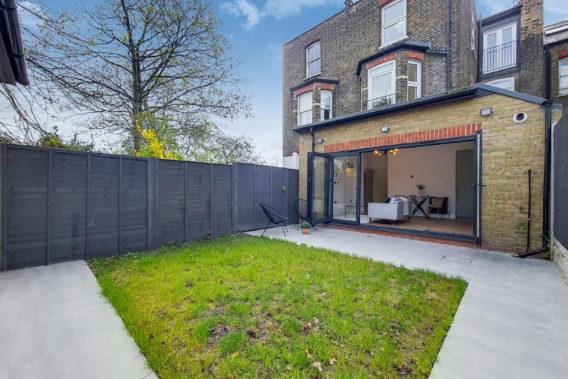 Brand New Luxury 2-bed Apartment in London — комфортный отель в Лондоне
