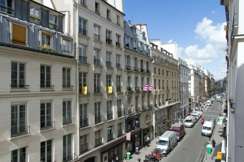 Louvre - Tuileries Gardens Apartment — забронировать отель в Париже