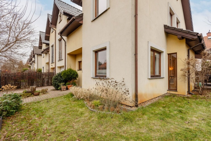 4-bedroom House in Warsaw by Renters — забронировать отель в Варшаве