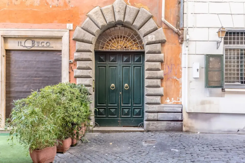 Casa Iside in Rome With 1 Bedrooms and 1 Bathrooms — отель с удобным расположением в Риме