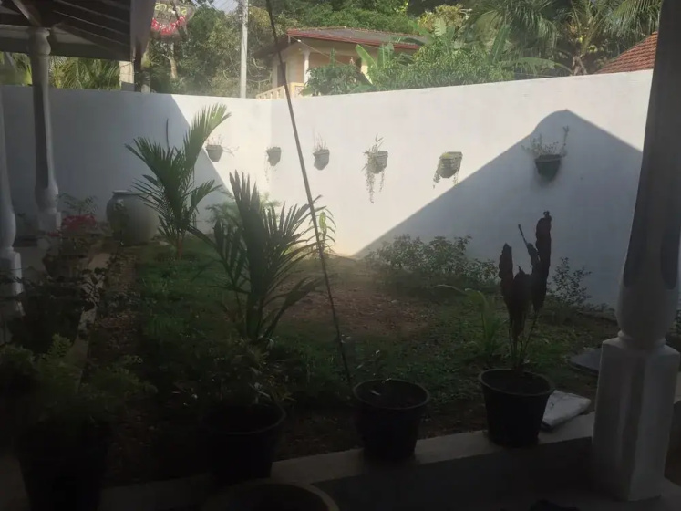 White Lotus Villa 3 — отель в Унаватуна, Шри-Ланка