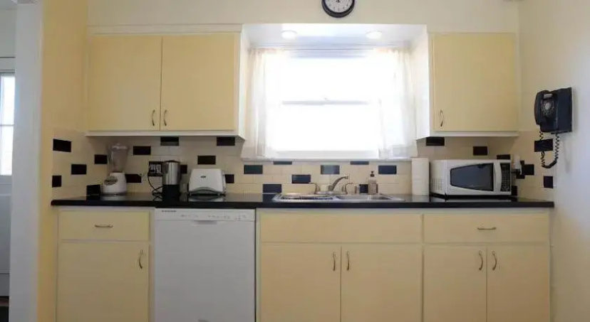 West LA Bungalow — отель с удобствами в Лос-Анджелесе