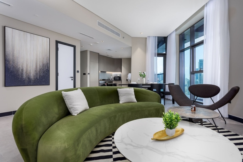 Waves - Elegant Waterfront Living in Dubai, Business Bay — отель с удобствами в Дубае