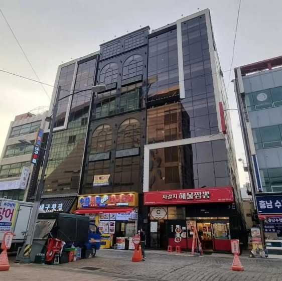 Цены на Busan Almond Kids Pool Villa Nampo в Пусан