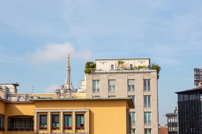 Roomy Apartment Duomo & San Babila — отель в Милане, Италия