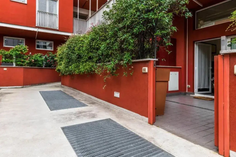 ALTIDO Charming Apt for 3 with Adorable Internal Garden — отель с удобствами в Милане