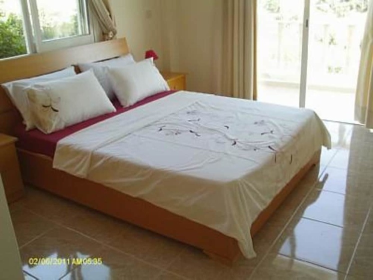 3 Bed Villa 10 Minutes Drive From Beautiful Beach — комфортный отель в Пафос