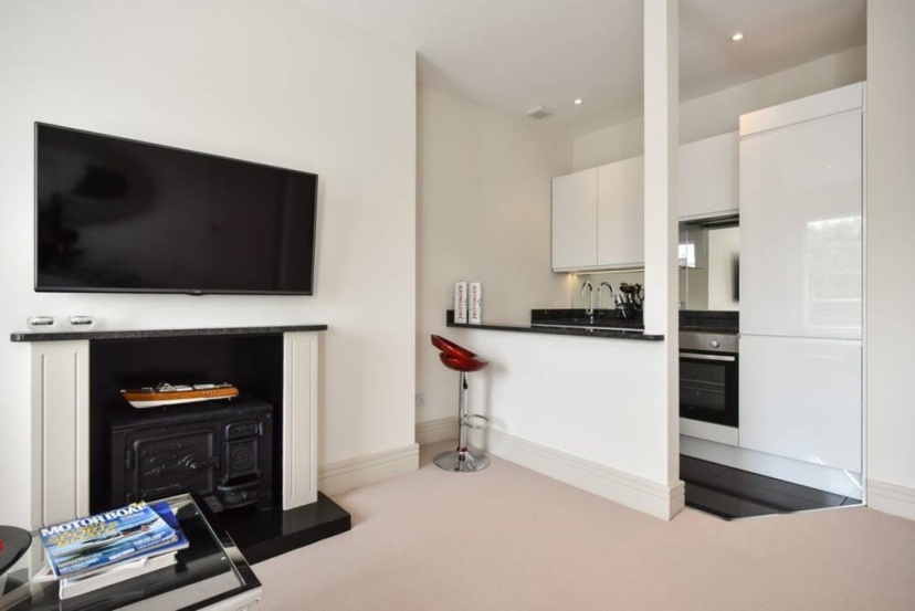Stylish 3 Bedroom Apartment In Pimlico — отель с удобным расположением в Лондоне