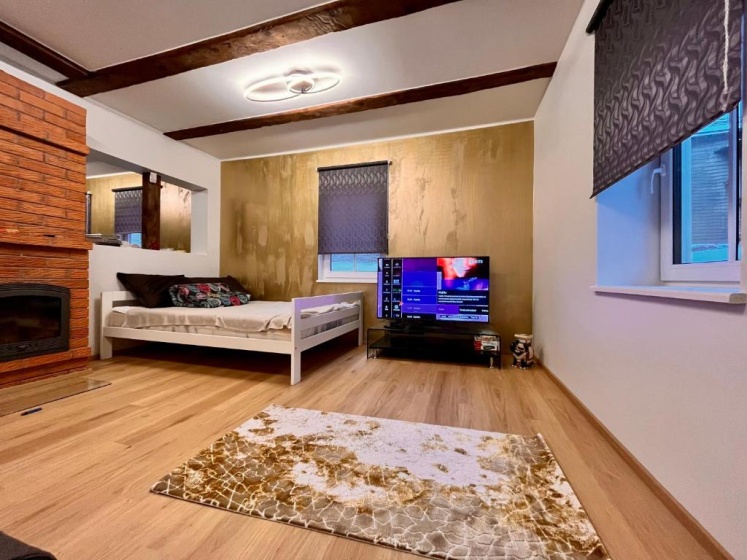 Newly renovated golden studio apartment — отзывы гостей и цены