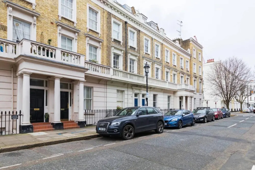Fantastic Traditional 1bed Apartment Pimlico — забронировать отель в Лондоне