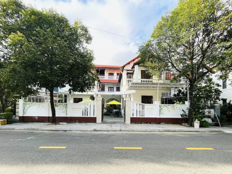 Sen Hong Apartment & Beer Garden — комфортный отель в Дананге
