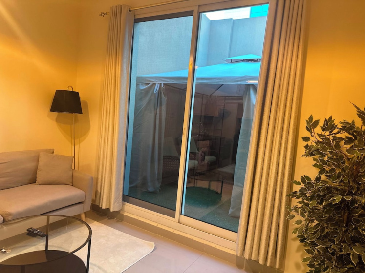 Modern 1BR w Pool and Parking At Roxana Residence — отель с удобствами в Дубае