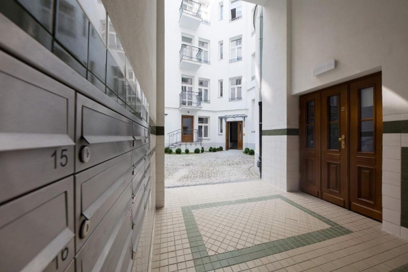 4 ECO Apart Chateau Jagiellonska 22 Warszawa Old Town — комфортный отель в Варшаве