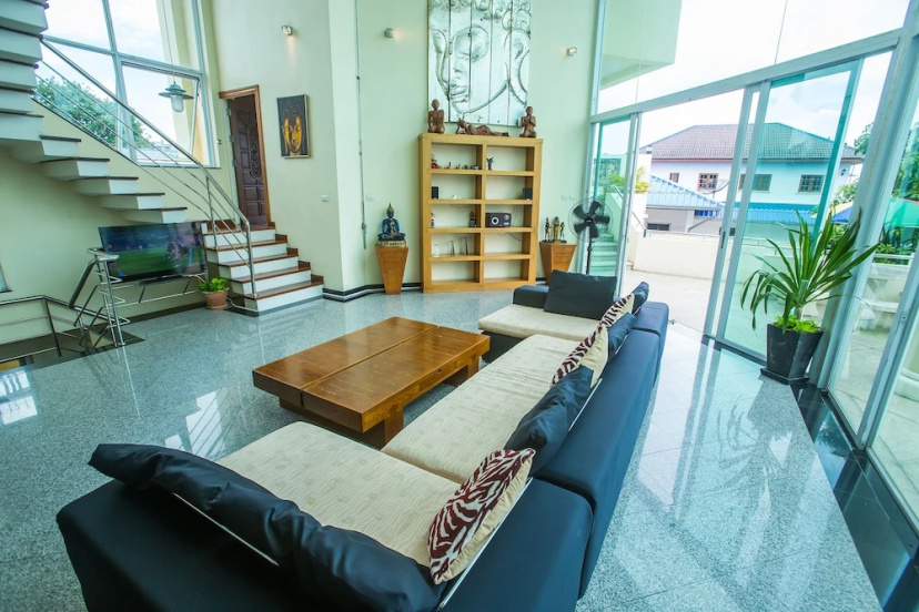 Penthouse Pool Villa Pattaya — комфортный отель в Паттайе