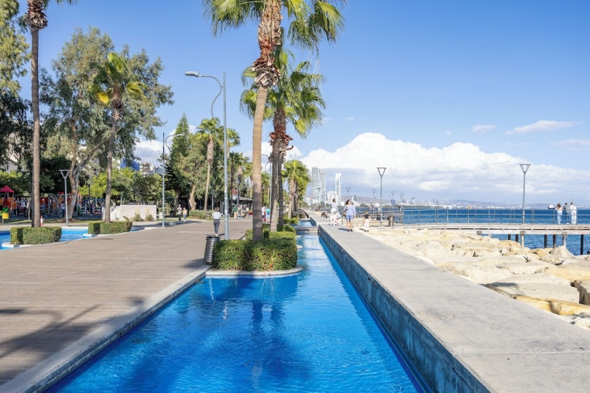 74 Prokymea- Steps From the Sea, Downtown, Balcony 2 — отель в Лимассол, Кипр