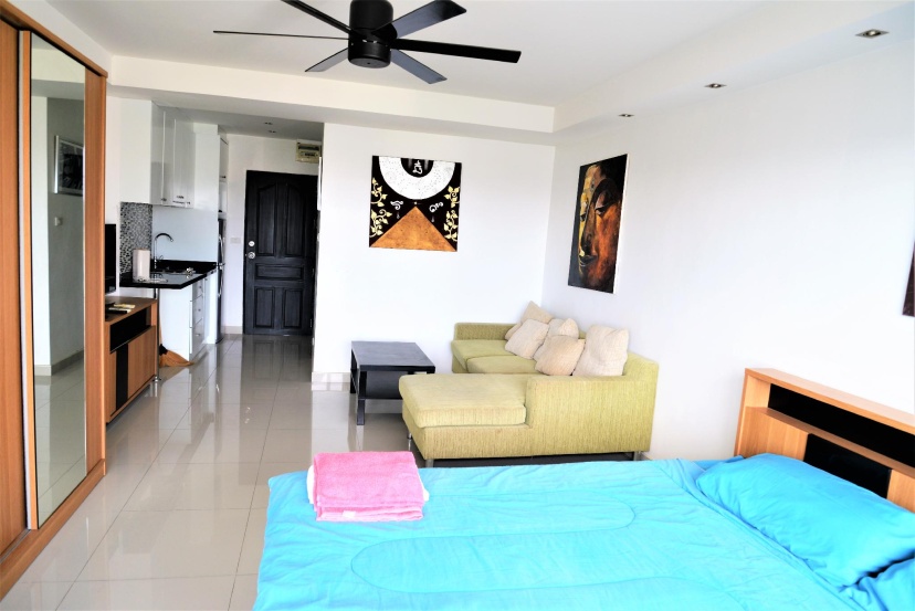 Pattaya Plaza Condotel Large Studio Apartment Sukhumvit 3 — отель в Паттайе, Таиланд
