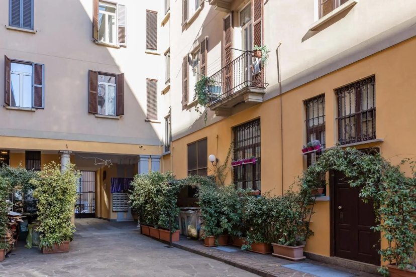 New Apartment in downtown close to Duomo — отель с удобным расположением в Милане