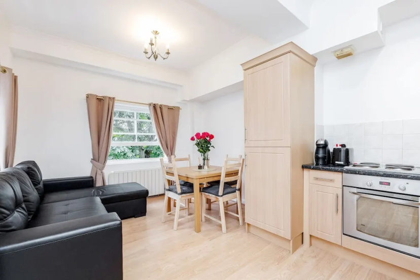 Smart 1bd apartment in Fulham Broadway — забронировать отель в Лондоне