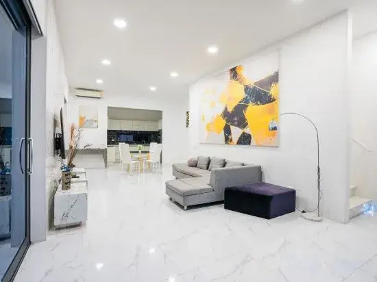 Newly Giant 12BR Villa (Pattaya South) - VVP31.1 — отель с удобным расположением в Паттайе