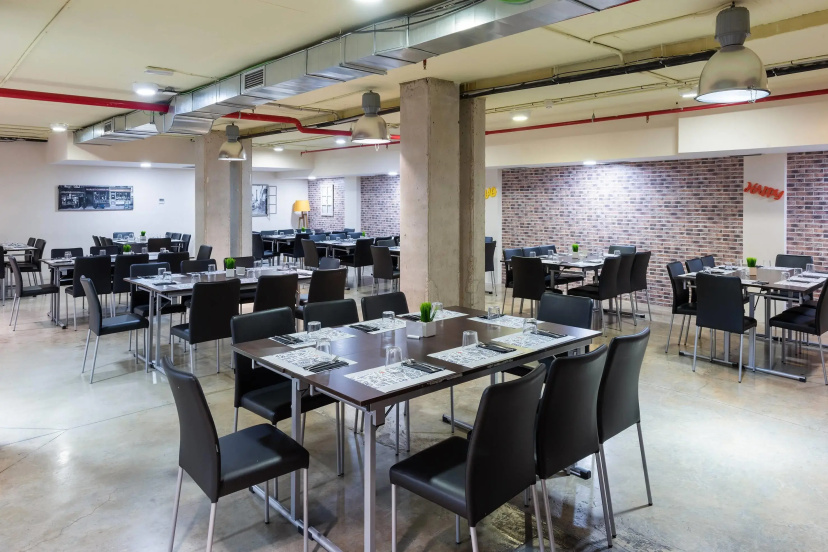 Madrid Airport Suites, Affiliated by Melia — отель в удобной локации в Мадриде