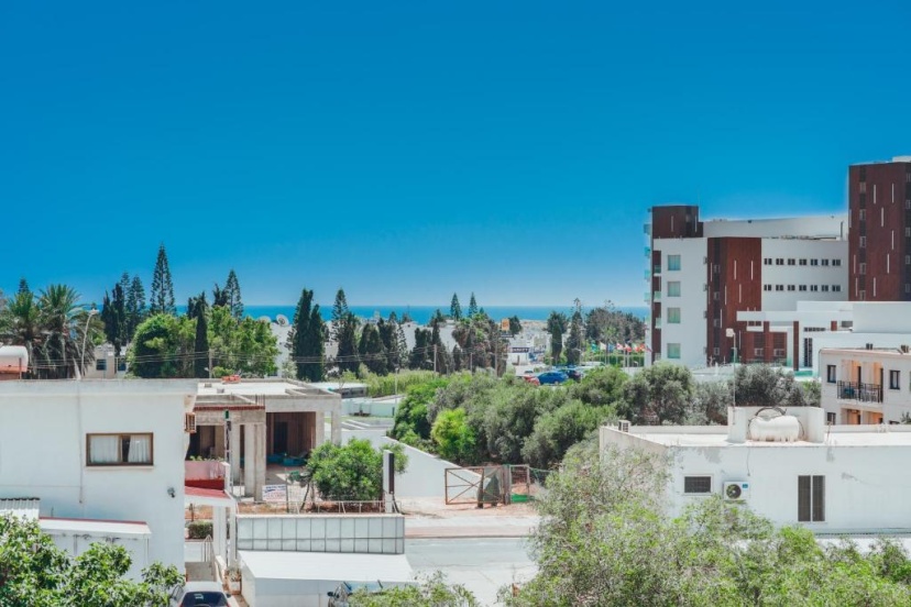 Modern 3 bedroom villa near Nissi Beach! — отель с удобным расположением в Айя-Напа