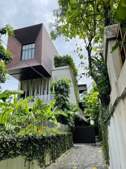 Luxury Modern Pool Jacuzzi Villa 5BR Thonglor — комфортный отель в Бангкоке