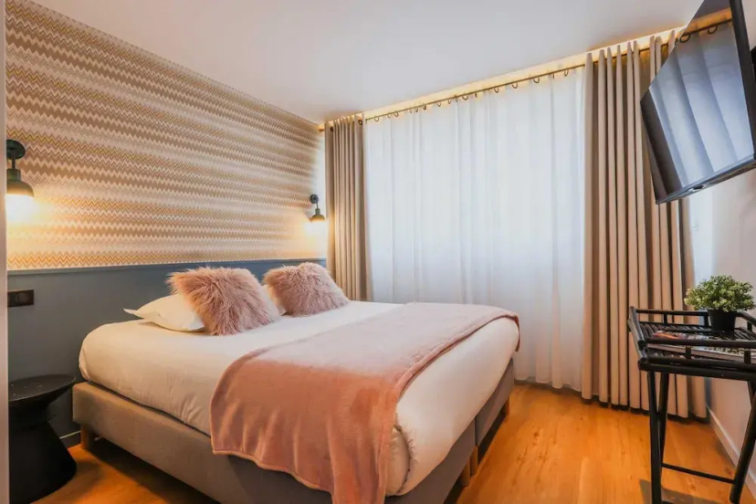 Elegant Apartment - 2br/6p - Canal St Martin — отель в Париже, Франция