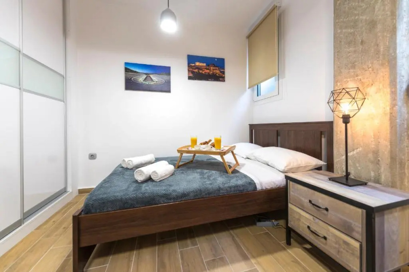 Stylish Koukaki Apartment by Cloudkeys — забронировать отель в Афины