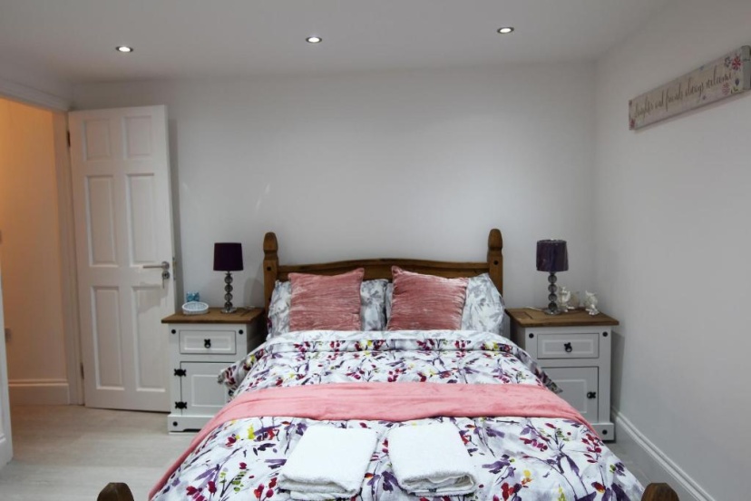 Newly Refurbished 2 Bedroom Apartment In The Heart Of Greenwich — отель с удобным расположением в Лондоне