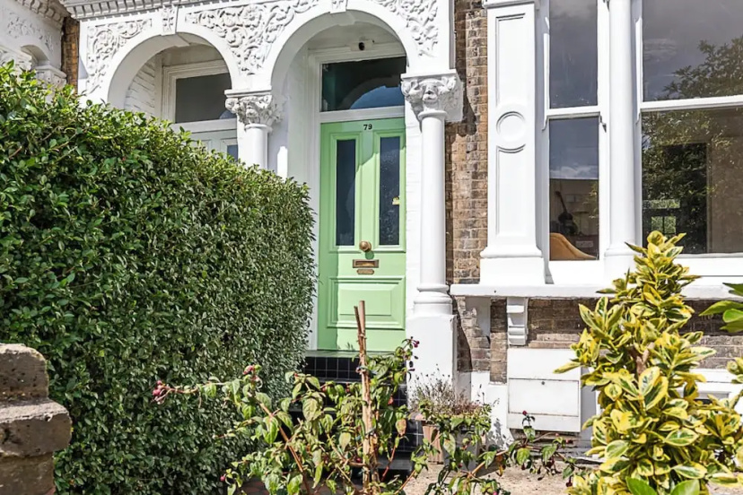 Цены на Charming London Retreat в Лондоне