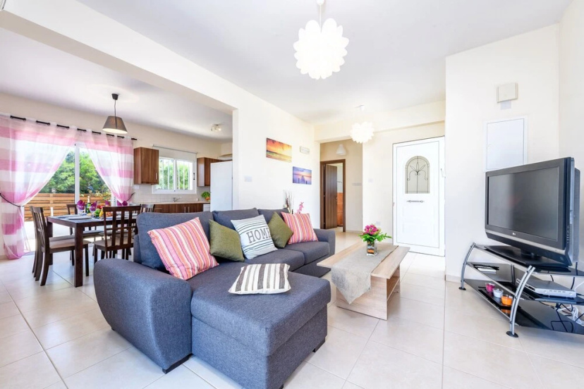 Sunset Villa in Protaras — отель с удобным расположением в Протарас