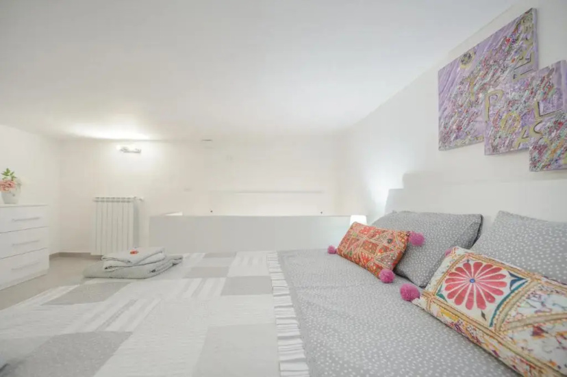 MIRANDA APARTMENTS nel cuore del Vomero — забронировать отель в Неаполе