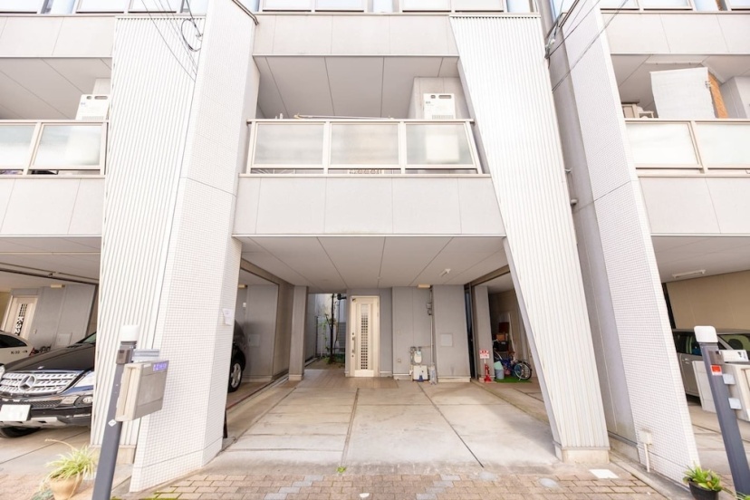 Station & White Osaka station 4BR luxury house — отель с удобным расположением в Осаке