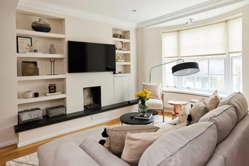 The South Kensington Wonder - Trendy 3bdr House With Garden — отель с удобным расположением в Лондоне