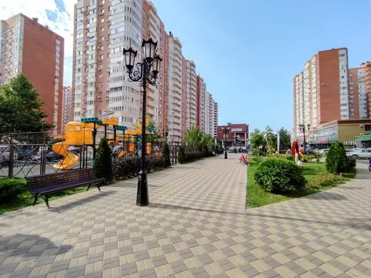 Цены на Shikarnye apartamenty s vidom na park Galitskogo (Krasnodar) в Краснодаре