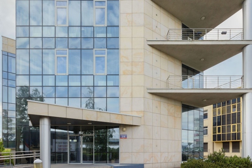 Al. Jerozolimskie 216 Warsaw by Renters — отель с удобствами в Варшаве