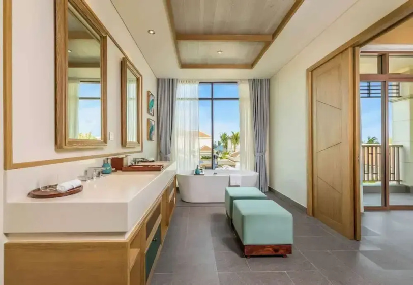 Цены на Luxe 3BR Villa: Pool, Breakfast & Housekeeping в Дананге