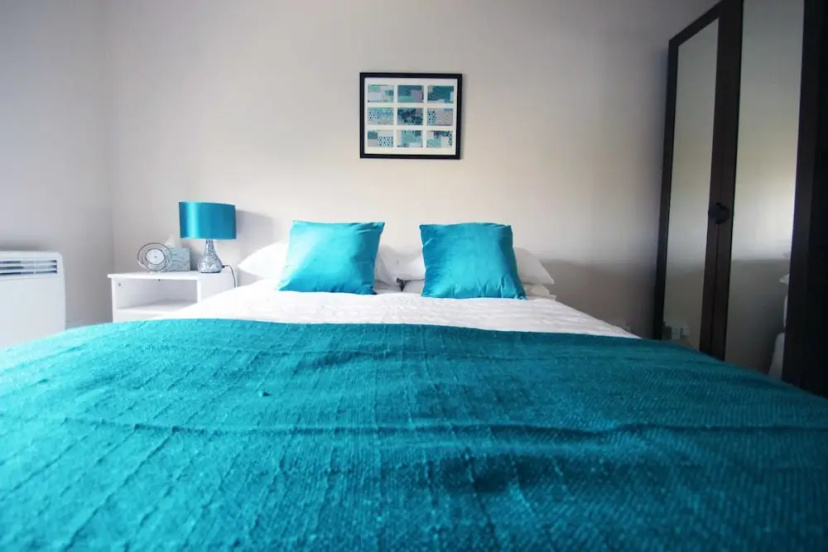 1 Bedroom Apartment With Views of the Docklands in Stepney — отель с удобствами в Лондоне